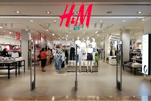 H&M image