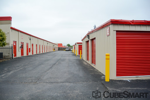 Self-Storage Facility «CubeSmart Self Storage», reviews and photos, 565 W Boughton Rd, Bolingbrook, IL 60440, USA