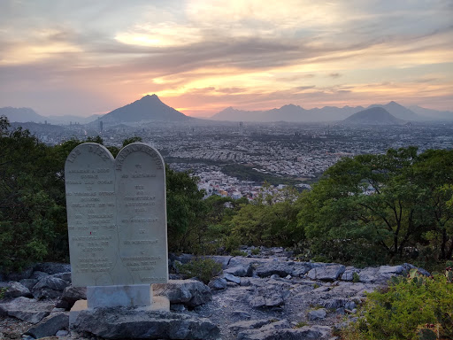 La Virgen, Cerro de la Silla