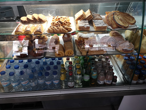 Pastelaria Oásis no Algés, Lisboa