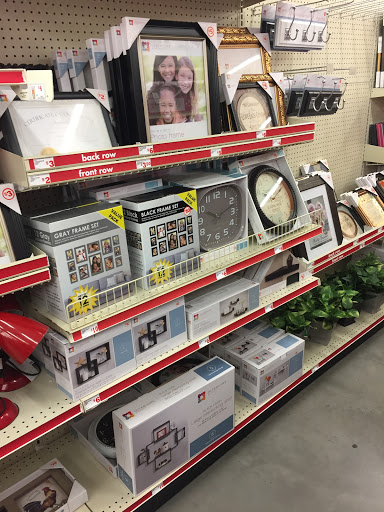 Dollar Store «FAMILY DOLLAR», reviews and photos, 2433 Delowe Dr, East Point, GA 30344, USA