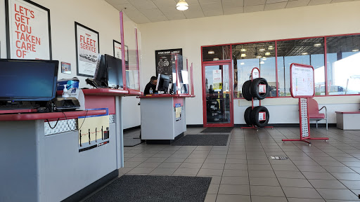 Tire Shop «Discount Tire Store - Fort Worth, TX», reviews and photos, 1000 E Loop 820, Fort Worth, TX 76112, USA