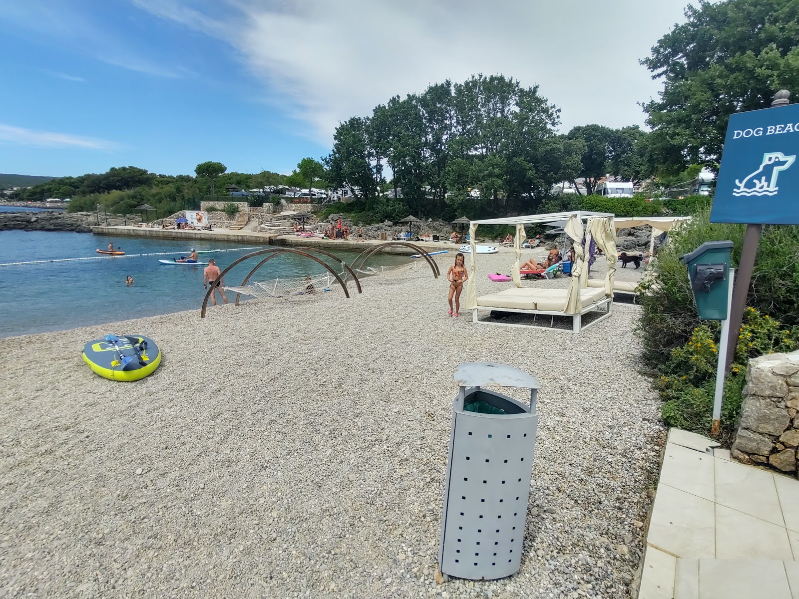 Foto von Dog's Beach Politin mit kleine, graue kiesel Oberfläche