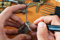 Sterling Locksmith - Photo 4 - Car repair in , Santa Maria