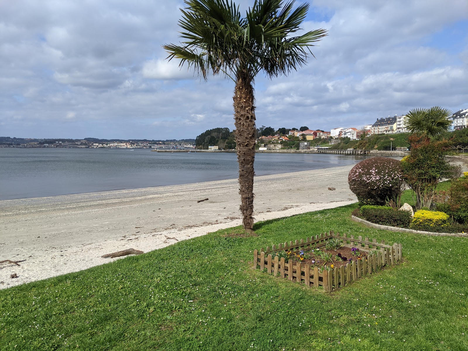 Fotografie cu Praia de Sumino - locul popular printre cunoscătorii de relaxare