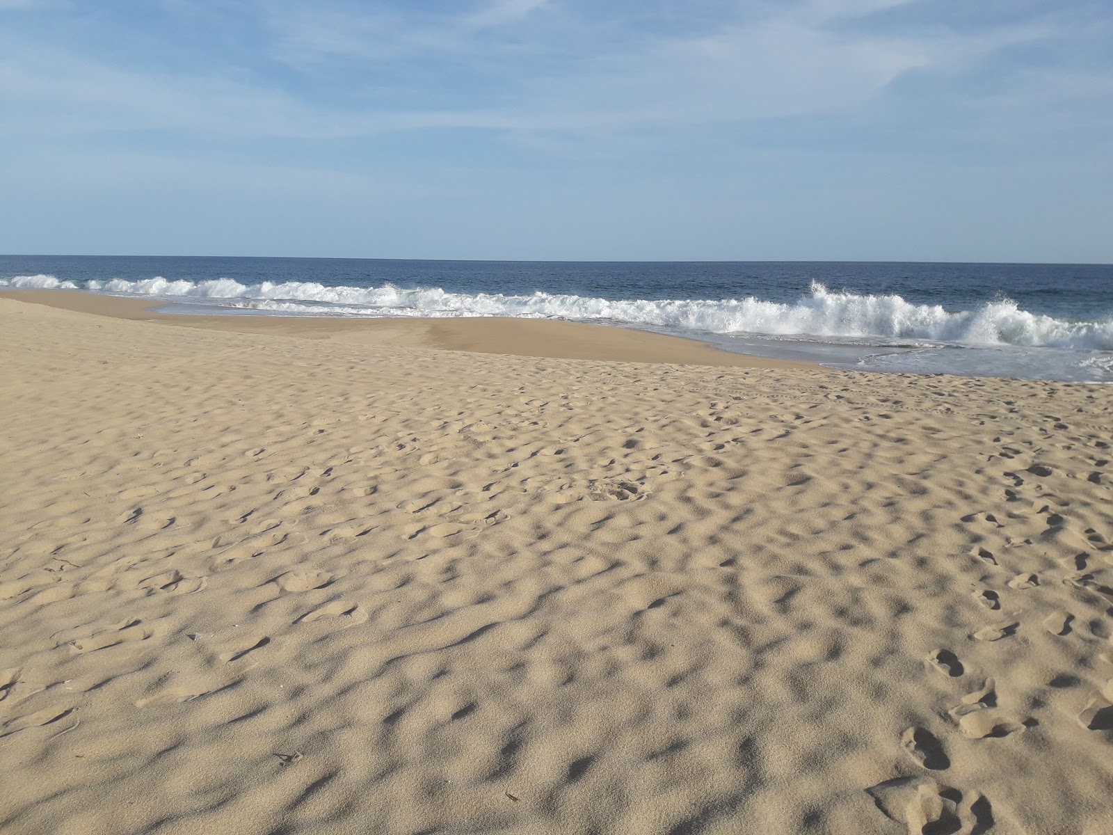 Photo de Playa Los Panchitos avec l'eau turquoise de surface