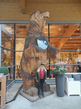 Wood Carving Shopping In Val Gardena, Italy. Store With Gift Items And Wood Carved Statues, Christian Statuary And Religious Items, Hand Carved Creche Handmade By Italian Sculptors And Carvers, Woodcarving Nativity Scenes Online Shop