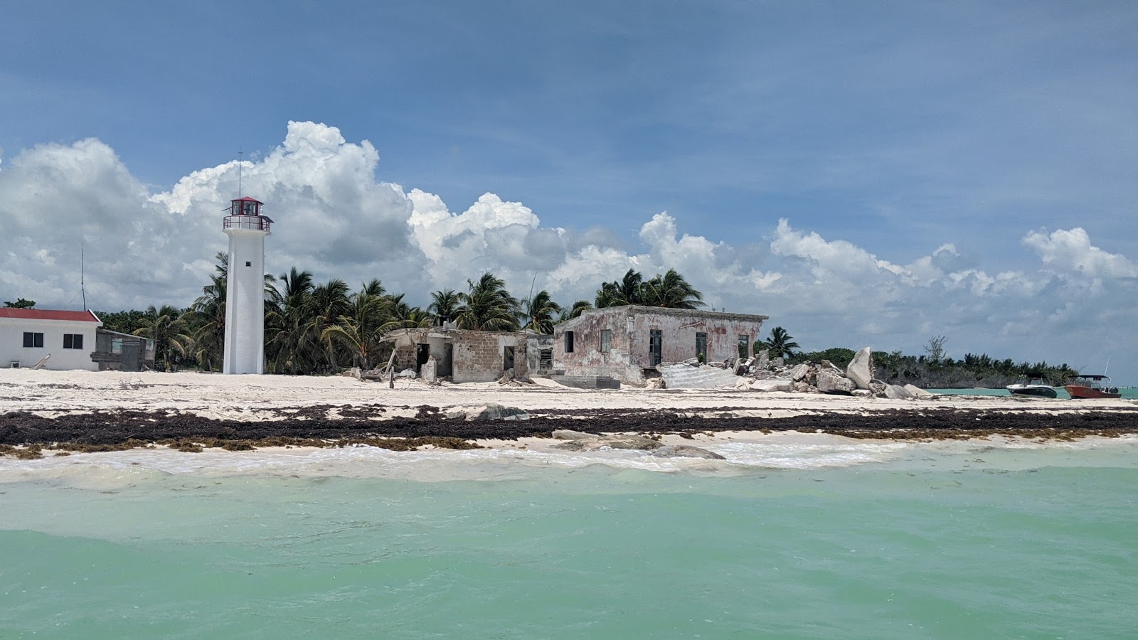 Foto de Isla Holbox beach con arena beige superficie
