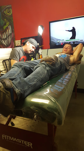 Tattoo Shop «Knuckle Up Tattoo Co.», reviews and photos, 2083 Irvin Cobb Dr, Paducah, KY 42003, USA