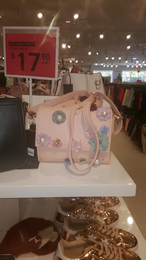 Clothing Store «F21 RED», reviews and photos, 121 Pavilion Pkwy A, Fayetteville, GA 30214, USA