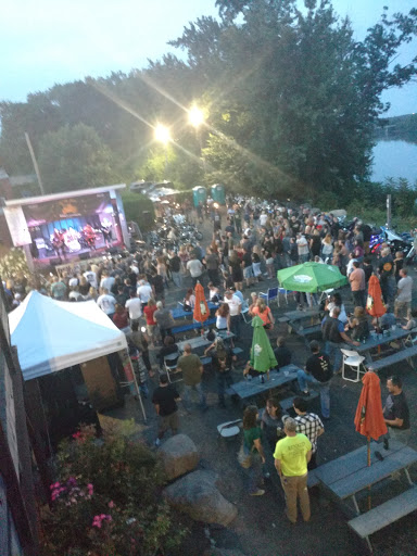 Night Club «The Waterfront Tavern 