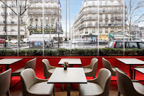 Atmosphère du Restaurant italien Emporio Armani Caffè à Paris - n°7