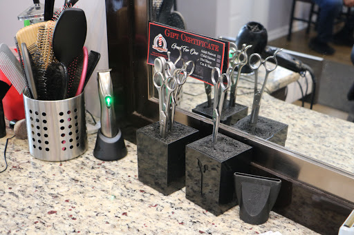 Barber Shop «Hinsdale Barber Shop», reviews and photos, 20 W Hinsdale Ave, Hinsdale, IL 60521, USA