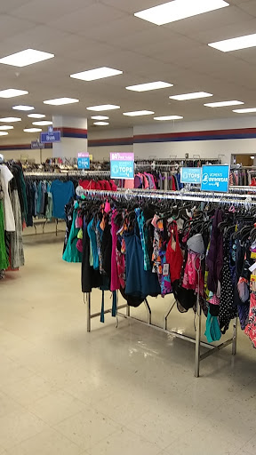 Thrift Store «GoodwillGoodwill Industries of Greater Cleveland & East Central Ohio», reviews and photos, 2254 Locust St S, Canal Fulton, OH 44614, USA