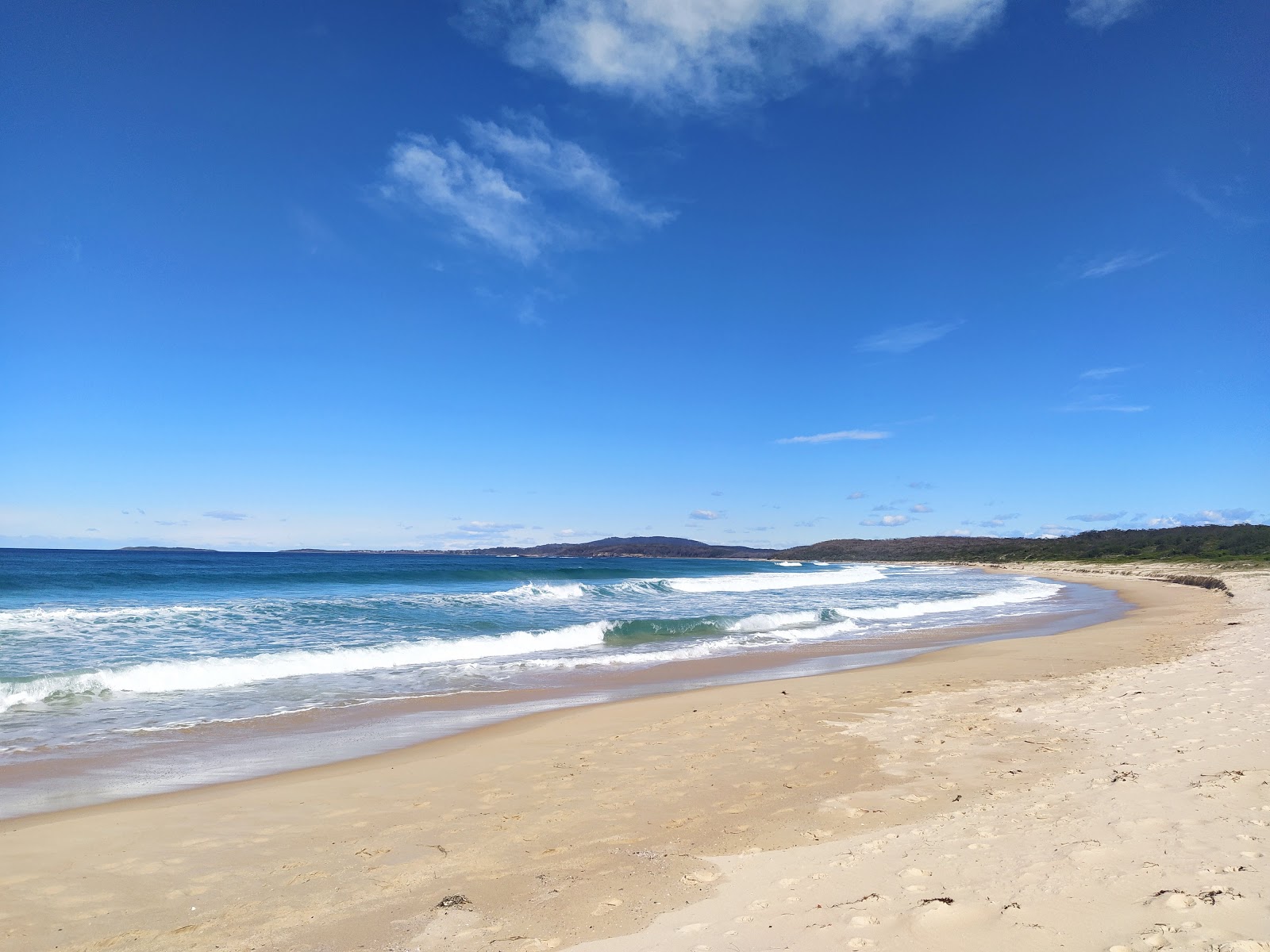Tabourie Beach的照片 带有碧绿色纯水表面