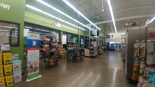 Pet Supply Store «Pet Supplies Plus», reviews and photos, 955 Co Rd E East #100, Vadnais Heights, MN 55127, USA