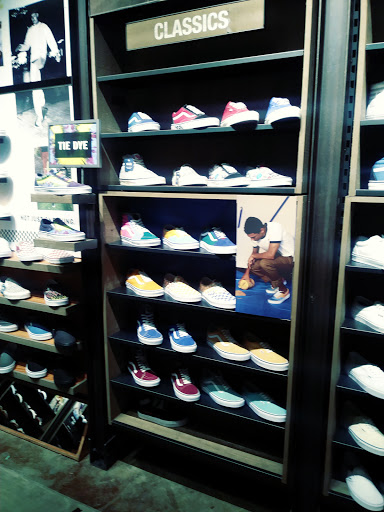 Shoe Store «Vans», reviews and photos, 1065 Brea Mall, Brea, CA 92821, USA