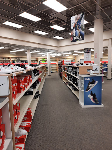 Shoe Store «Famous Footwear», reviews and photos, 1665 Olentangy River Rd, Columbus, OH 43212, USA