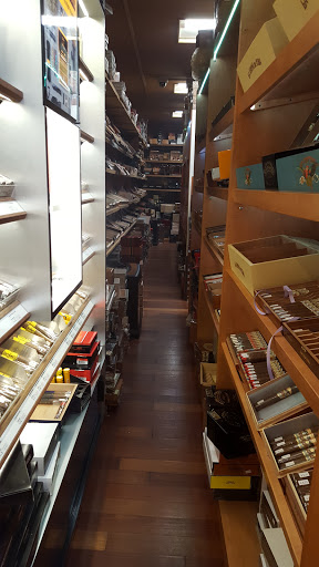Tobacco Shop «Tinder Box Waldorf», reviews and photos, 2754 Crain Hwy, Waldorf, MD 20601, USA