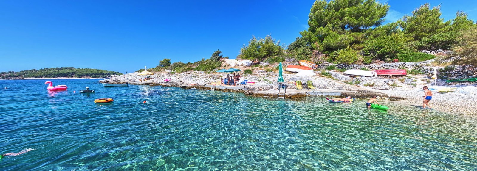 Zdjęcie Zecevo beach III z powierzchnią lekki kamyk