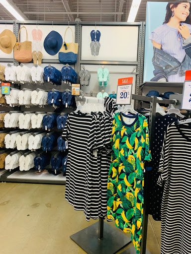 Clothing Store «Old Navy», reviews and photos, 3020 Brandywine Pkwy, Wilmington, DE 19803, USA