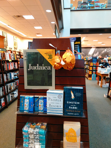 Book Store «Barnes & Noble», reviews and photos, 4015 Medina Rd, Akron, OH 44333, USA
