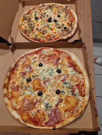 Plats et boissons du Pizzas à emporter Marinella Pizza Aulnat - n°4