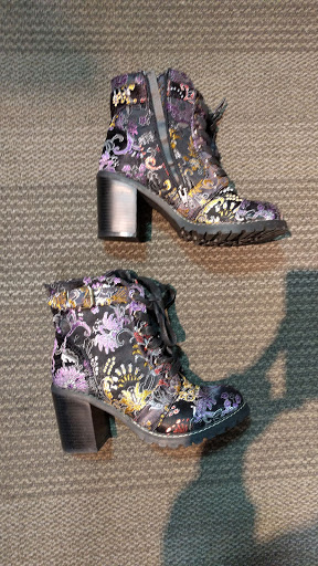 Shoe Store «DSW Designer Shoe Warehouse», reviews and photos, 60 NJ-17, Paramus, NJ 07652, USA