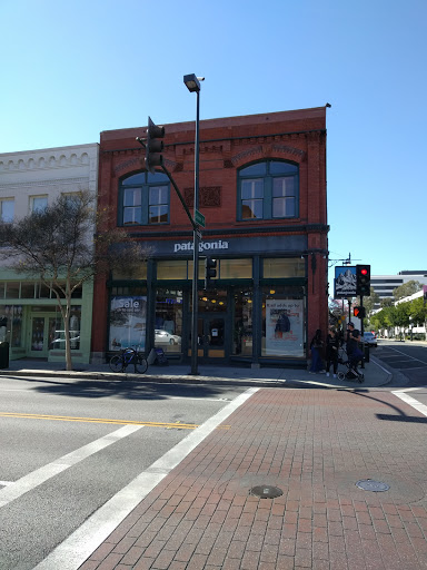 Clothing Store «Patagonia Pasadena», reviews and photos, 47 N Fair Oaks Ave, Pasadena, CA 91103, USA
