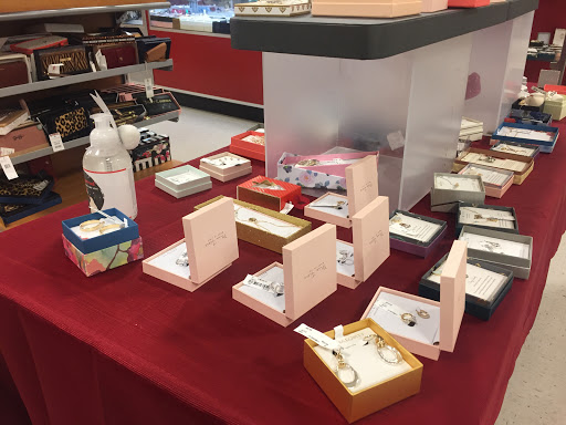 Department Store «T.J. Maxx», reviews and photos, 1751 Ritchie Station Ct, Capitol Heights, MD 20743, USA