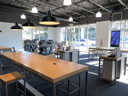 Cell Phone Store «Verizon Authorized Retailer, TCC», reviews and photos, 2050 S Beavercreek Rd #105, Oregon City, OR 97045, USA