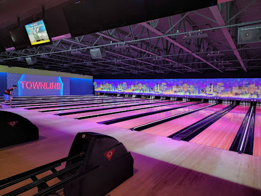 Bowling Alley «Town Line Luxury Lanes», reviews and photos, 665 Broadway, Malden, MA 02148, USA