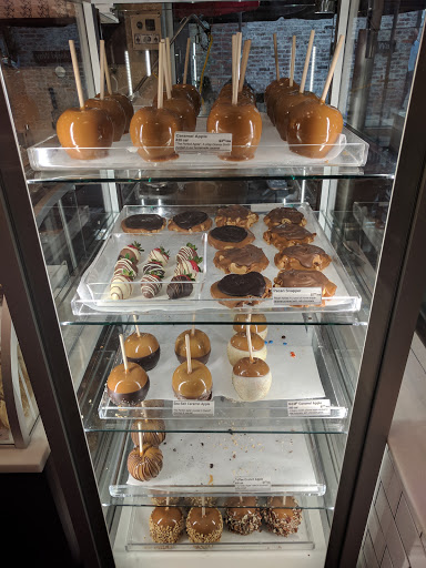 Chocolate Shop «Kilwins Little Rock», reviews and photos, 415 President Clinton Ave, Little Rock, AR 72201, USA