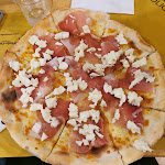 Photo n°3 de l'avis de Mary. fait le 25/05/2023 à 21:10 sur le  Pizza Al Metro Al Taglio E Da Asporto à Foligno