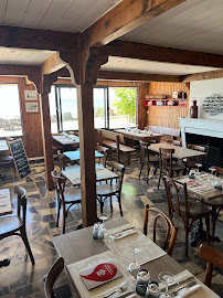 Atmosphère du Restaurant français Restaurant Port Lauzières à Nieul-sur-Mer - n°7