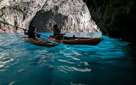 BLUE HOLIC Sea Kayak St. 青の洞窟ツアー image