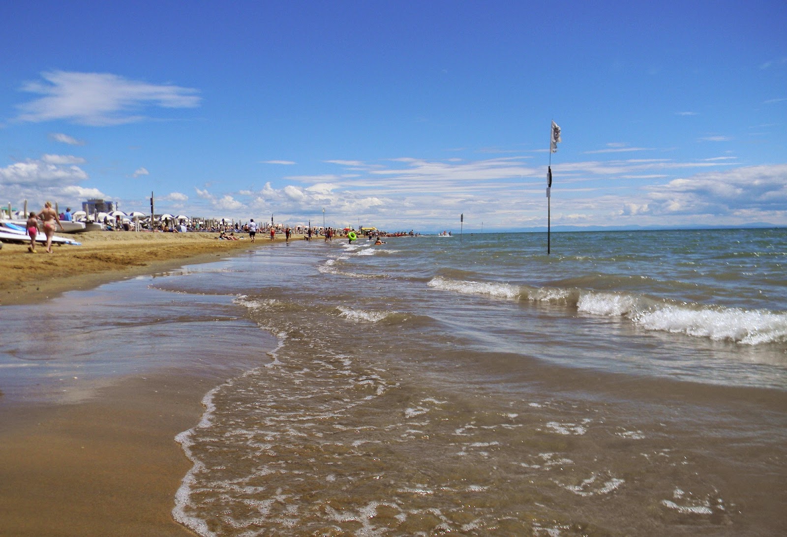 Photo de Spiaggia libera Bibione avec droit et long