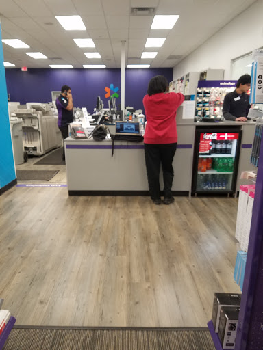 Print Shop «FedEx Office Print & Ship Center», reviews and photos, 9600 Main Street a, Fairfax, VA 22031, USA