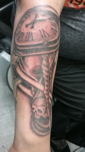 Tattoo Shop «Royal Ink», reviews and photos, 6408 Gulf Fwy, Houston, TX 77023, USA