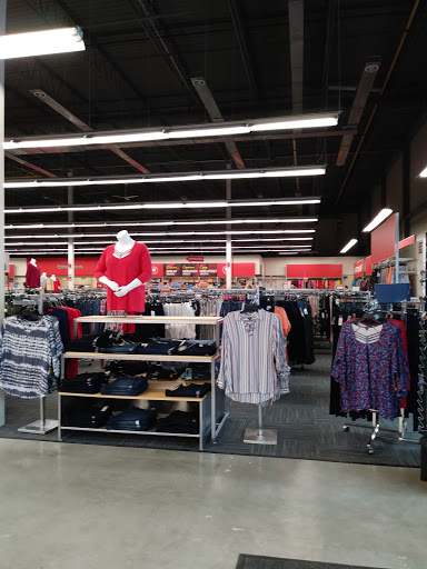 Outlet Store «VF Outlet», reviews and photos, 375 Faunce Corner Rd, North Dartmouth, MA 02747, USA