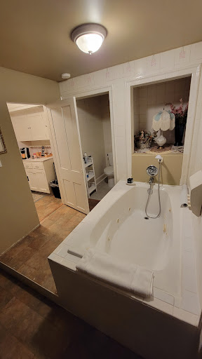 Bed & Breakfast «Thornewood Castle Bed and Breakfast», reviews and photos, 8601 N Thorne Ln SW, Lakewood, WA 98498, USA