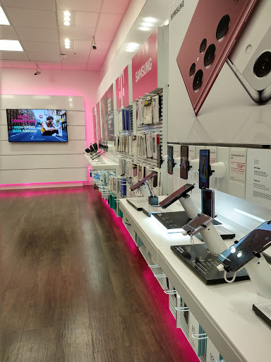 Cell Phone Store «T-Mobile», reviews and photos, 6600 Topanga Canyon Blvd #97D, Canoga Park, CA 91303, USA