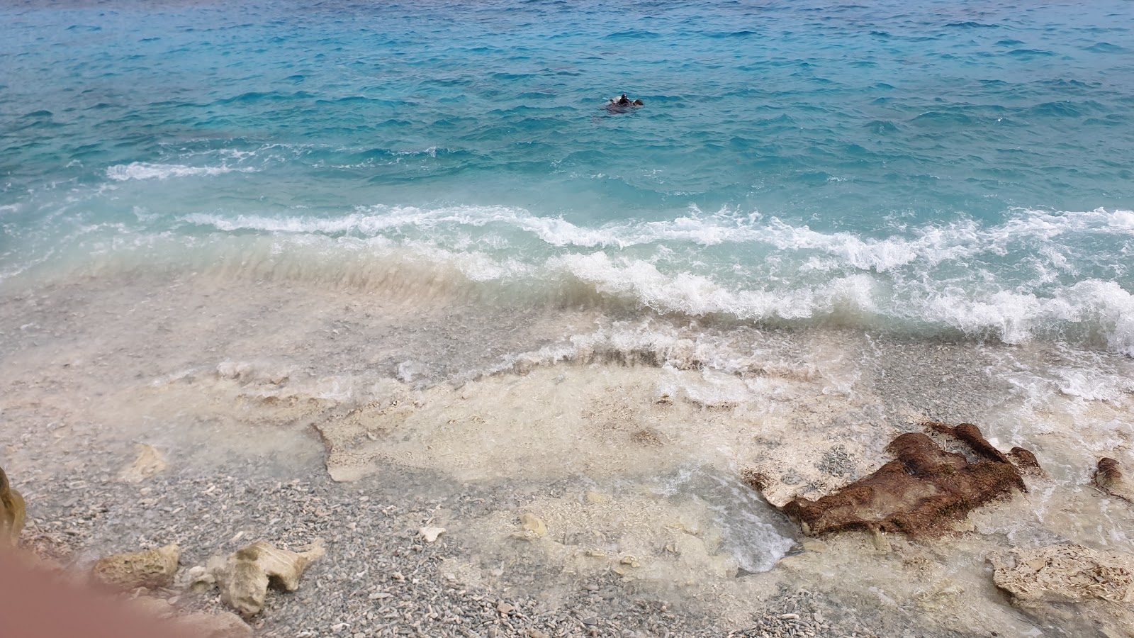 Photo de Ol' Blue Beach avec l'eau cristalline de surface