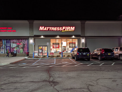Mattress Firm Crompond, 3333 Crompond Rd, Yorktown Heights, NY 10598, USA, 