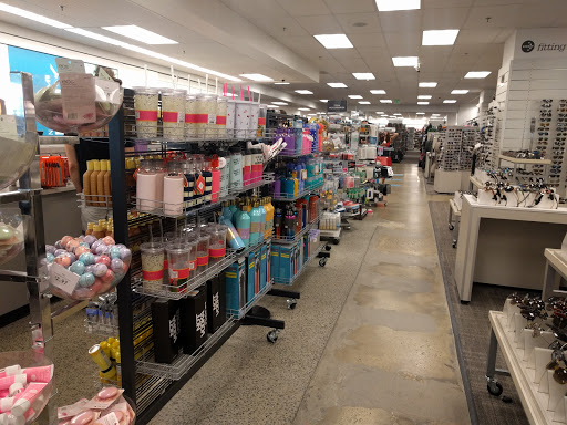 Department Store «Nordstrom Rack Downtown DC», reviews and photos, 1800 L St NW, Washington, DC 20036, USA