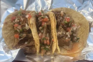 Pacos Bussin Tacos image