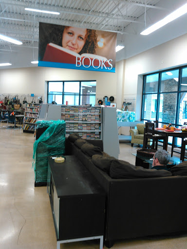 Thrift Store «Goodwill Store & Donation Center in Evanston», reviews and photos, 1916B Dempster St, Evanston, IL 60202, USA