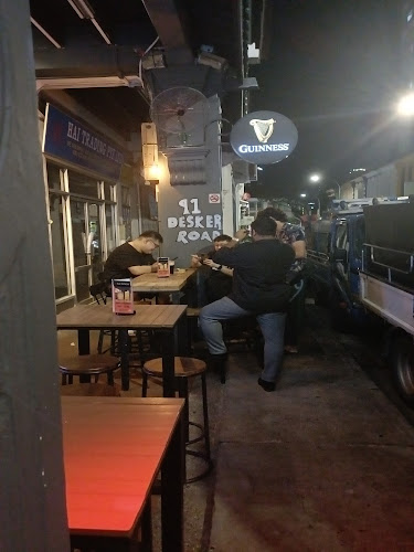 MUGSHOTS BISTRO. COCKTAIL BAR - Bar