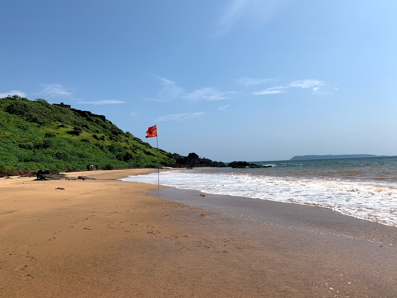 Fotografija Grandmother's Hole Beach z svetel fin pesek površino