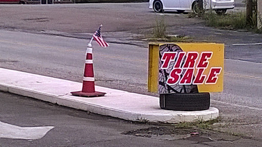 Roy's Tire and Car Wash en Canton